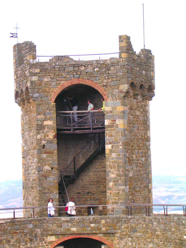 Fortificazione e passzaggio della Fortezza di Montalcino